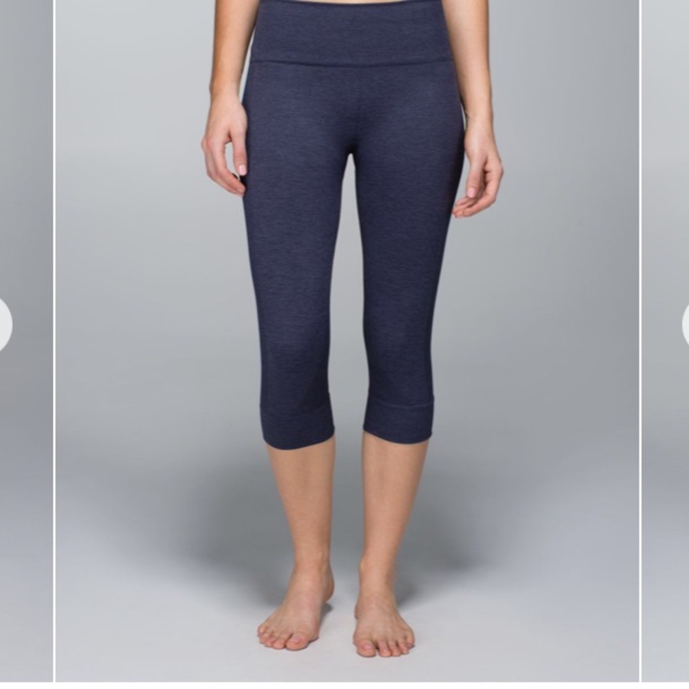 Lululemon Seamlessly Street Crop in Cadet Blue Size 8